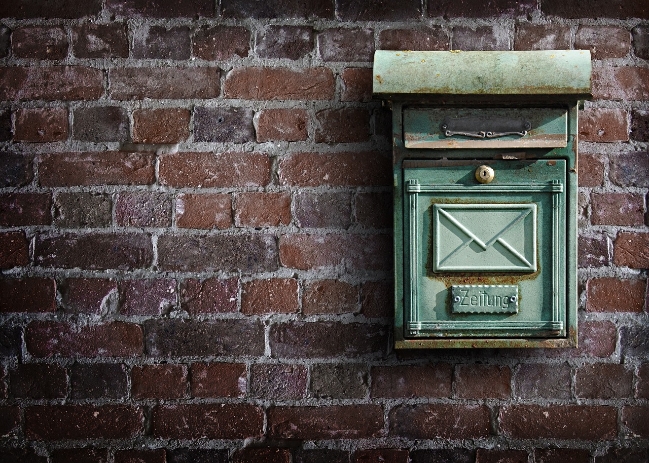 Traditional mailbox